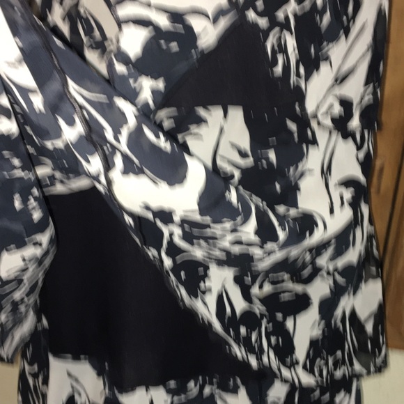 Sleeveless Tunic Top - Picture 2 of 8